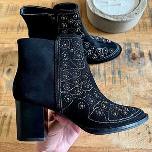 Lyard Ankle Suede Black Boots Size 7.5